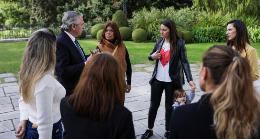 Fernández y Mazzina se reunieron con destinarias del Programa Acompañar en vísperas de un nuevo Ni Una Menos