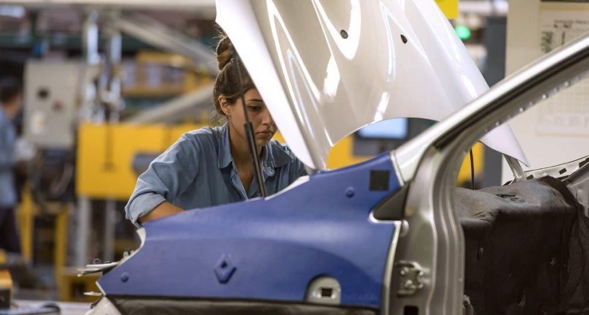 El empleo industrial vuelve a crecer en marzo y acumula el período de expansión más prolongado desde 2009