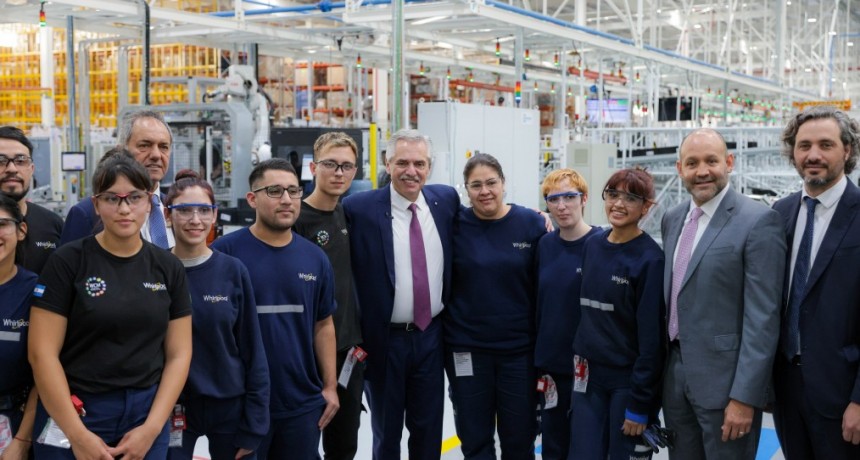 Alberto Fernández en la primera exportación de Whirlpool: “Forma parte del objetivo de industrializar a la Argentina"