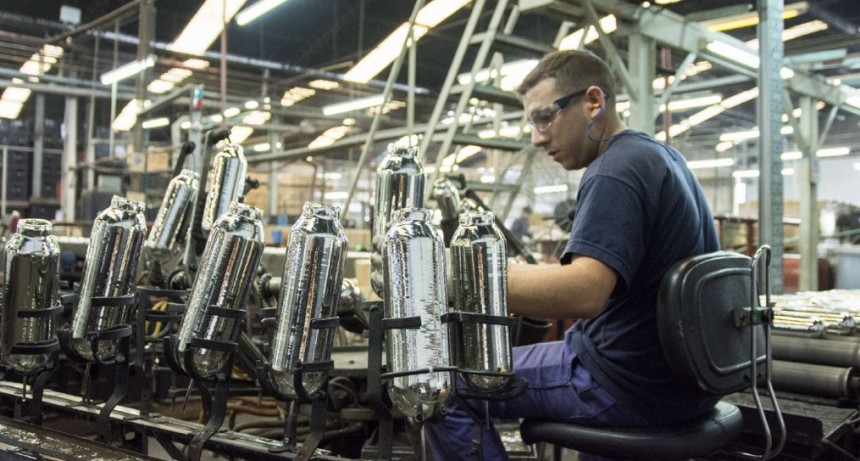La industria vuelve a crecer en abril y acumula una mejora de 2,5% en el primer cuatrimestre