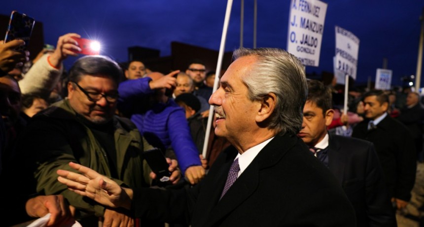 El presidente recorrió obras y entregó viviendas en Tucumán