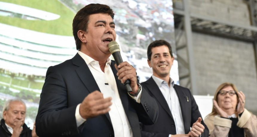 En La Matanza Fernando Espinoza y “Wado” de Pedro entregaron más de 4 mil tablets