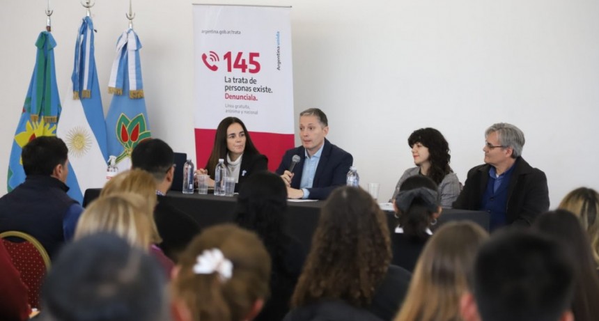 Fernando Gray participó de una jornada de capacitación sobre grooming