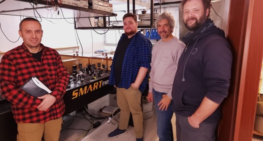 Experimentan con un nuevo tipo de material donde la luz y el sonido se acoplan al mismo “ritmo”