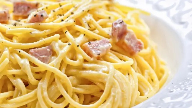 Pasta Carbonara: Un Clásico Italiano de Sabor Reconfortante