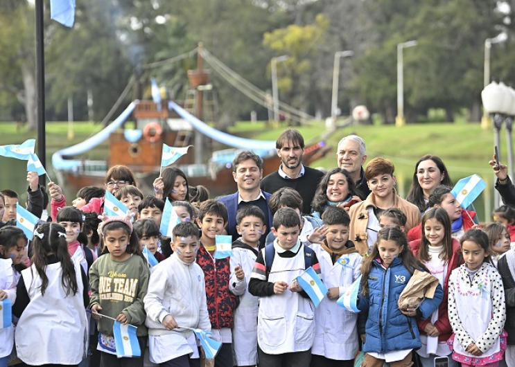 Axel Kicillof lideró la promesa de lealtad a la bandera en La Plata