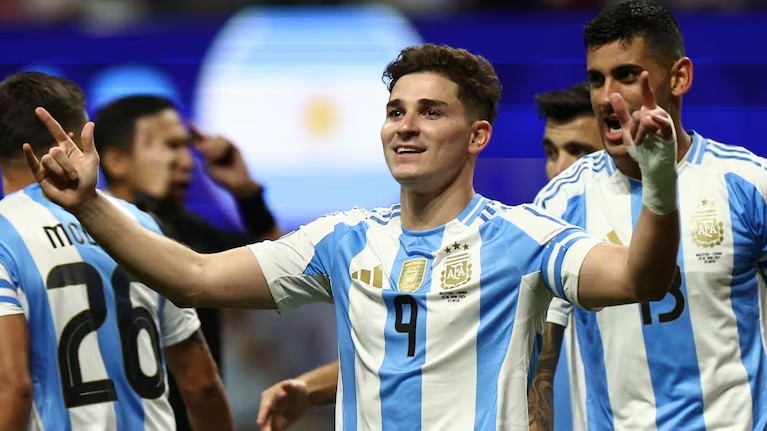 Argentina se impuso 2-0 ante Canadá en el debut de la Copa América 2024