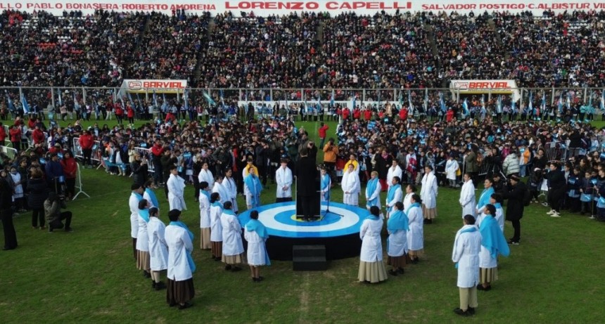 Ceremonia de Promesa de Fidelidad a la Bandera en Morón con más de 4500 estudiantes