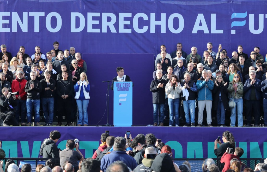 Kicillof lanzó el MDF con un masivo acto en La Plata y se posiciona como principal figura opositora a Milei