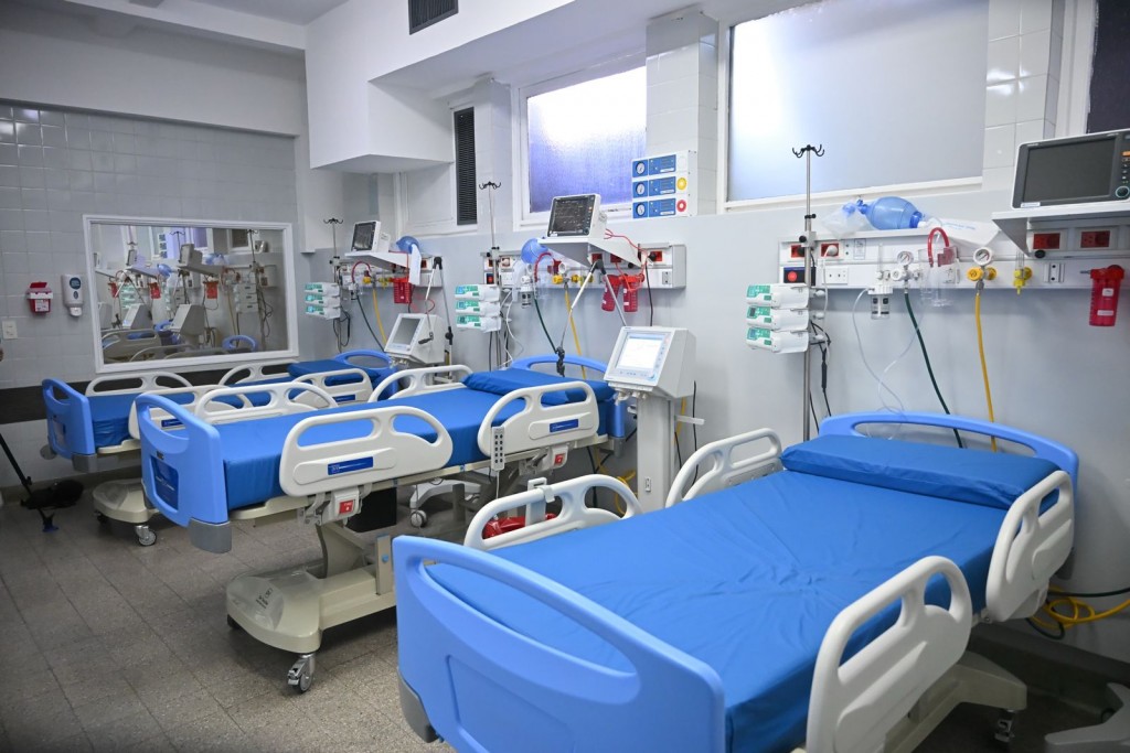 La Ciudad inauguró nuevas salas de neonatología y terapia intensiva en el Hospital Vélez Sarsfield y amplió un 30% la atención de alta complejidad