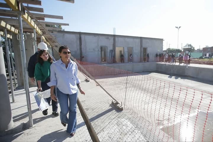 Mayra Mendoza supervisó el avance del nuevo natatorio municipal en Solano