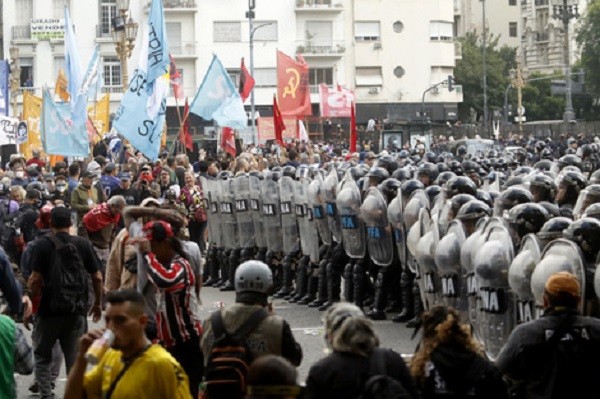 Masiva jornada de protestas frente al Congreso contra el ajuste de Milei