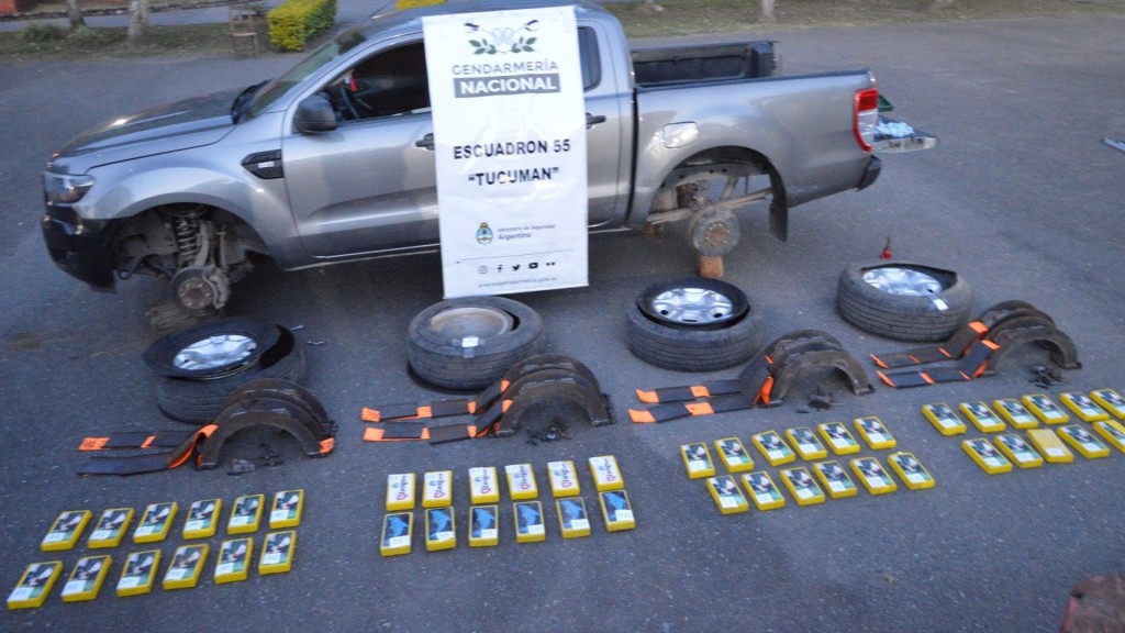 Detienen a una mujer con casi 50 kilos de cocaína ocultos en neumáticos en Tucumán
