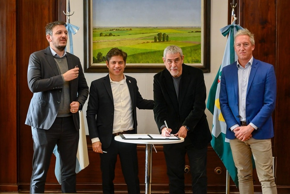 Avellaneda firmó convenios con la Provincia para fortalecer la gestión municipal y apoyar a emprendedores  Bajada: