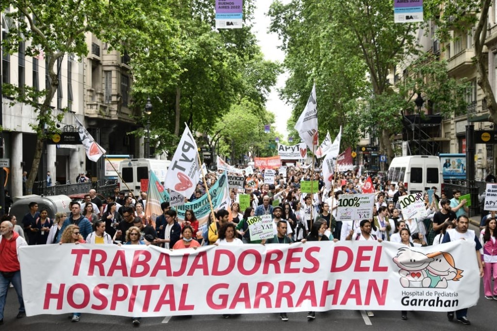 Trabajadores del Hospital Garrahan ratifican un paro de 48 horas y se movilizan al Congreso en reclamo salarial