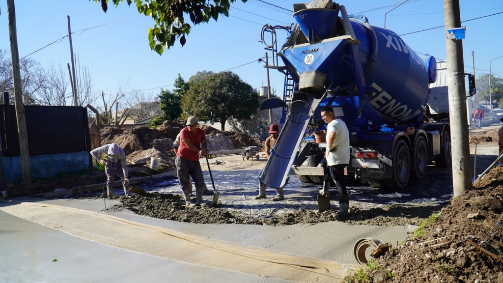 Merlo avanza con obras de pavimentación en el Barrio Loma Grande