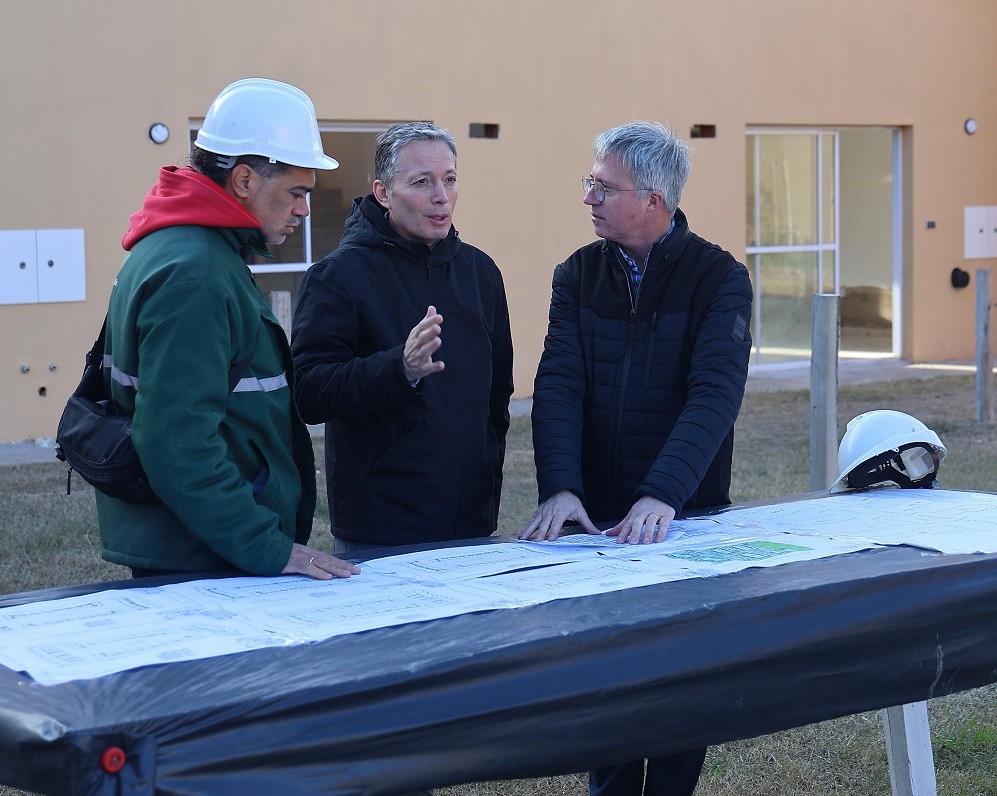 Fernando Gray supervisó en 9 de Abril el avance de un complejo habitacional para familias relocalizadas