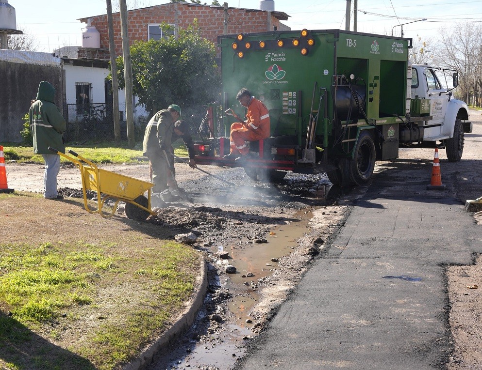 Continúan las obras de bacheo en Canning para mejorar la transitabilidad