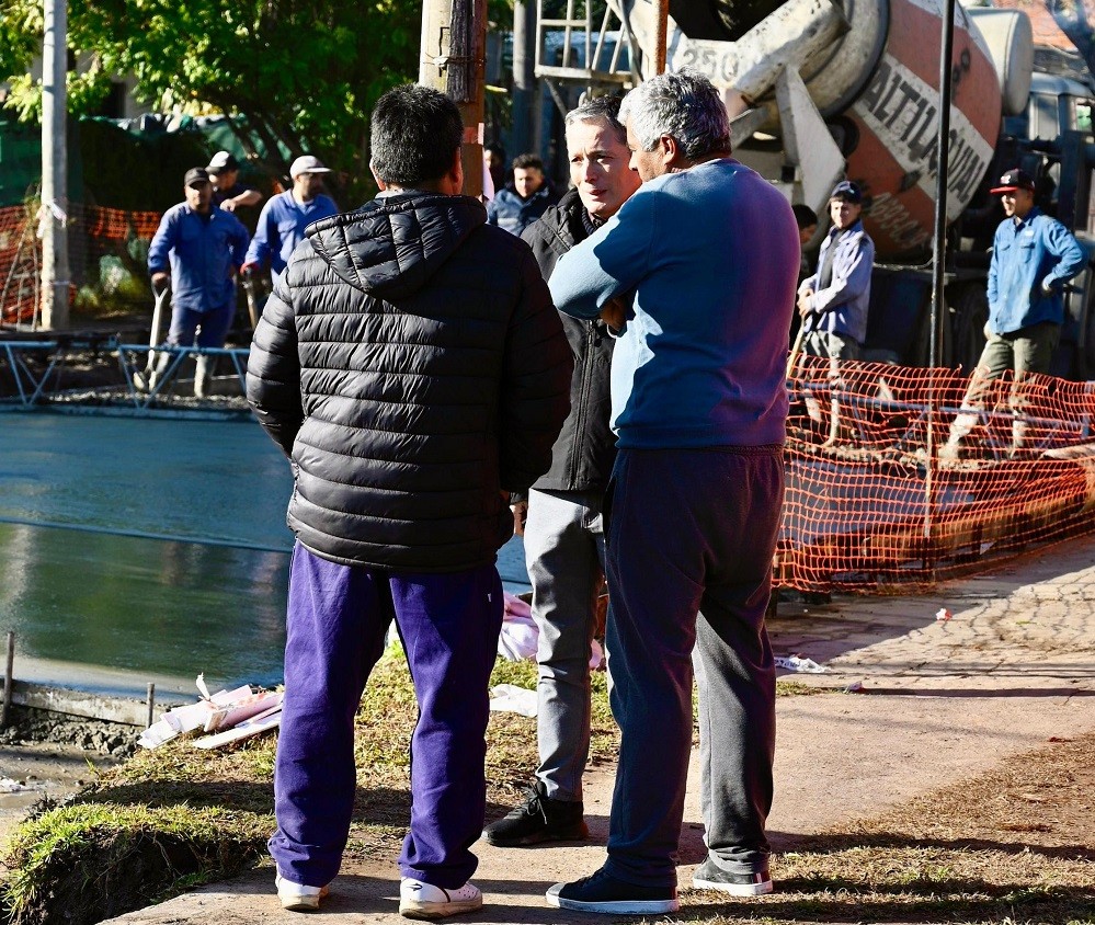 Monte Grande Sur: Fernando Gray recorrió una nueva obra de pavimentación en hormigón de alta resistencia
