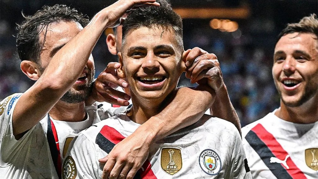 Manchester City arrolló a Al Ain y avanzó a octavos con un golazo de Echeverri