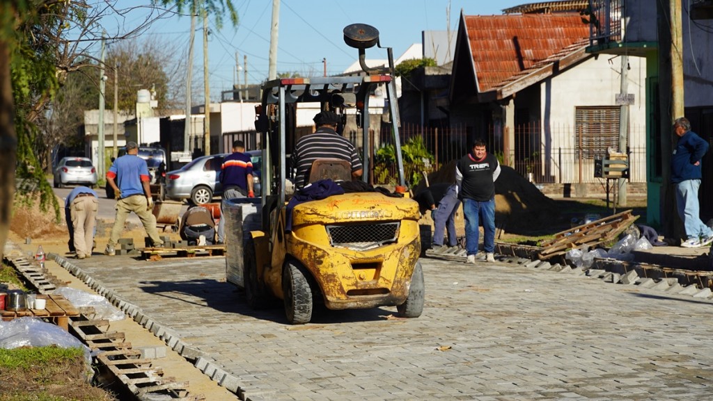 Merlo: avanza la obra de asfalto reticulado en Parque San Martín