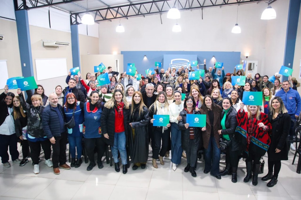 Ferraresi entregó subsidios por $208 millones a instituciones educativas de Avellaneda