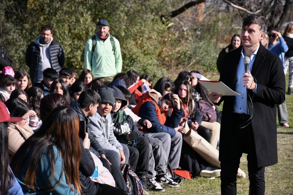 Compromiso con el planeta: 600 estudiantes juraron proteger el ambiente en El Palomar