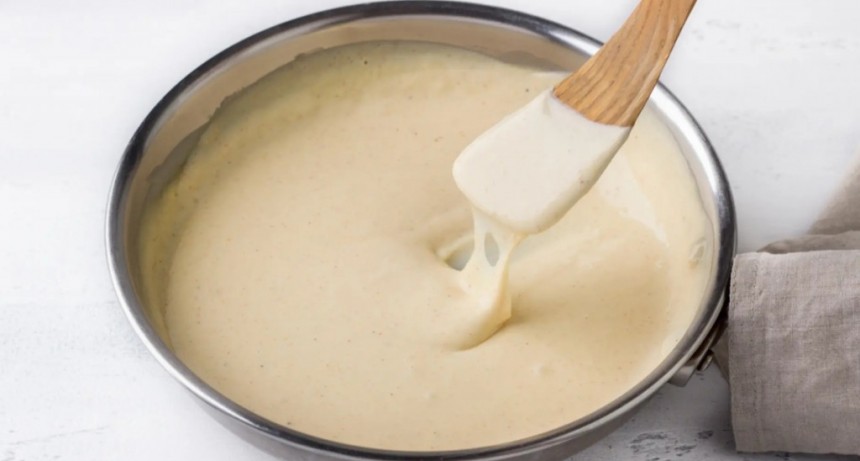 Salsa de queso casera: cremosa, rápida y perfecta para todo tipo de platos