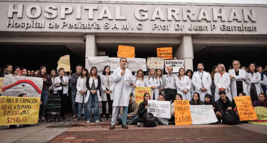 Trabajadores del Garrahan van al paro y marchan a Plaza de Mayo en defensa del hospital