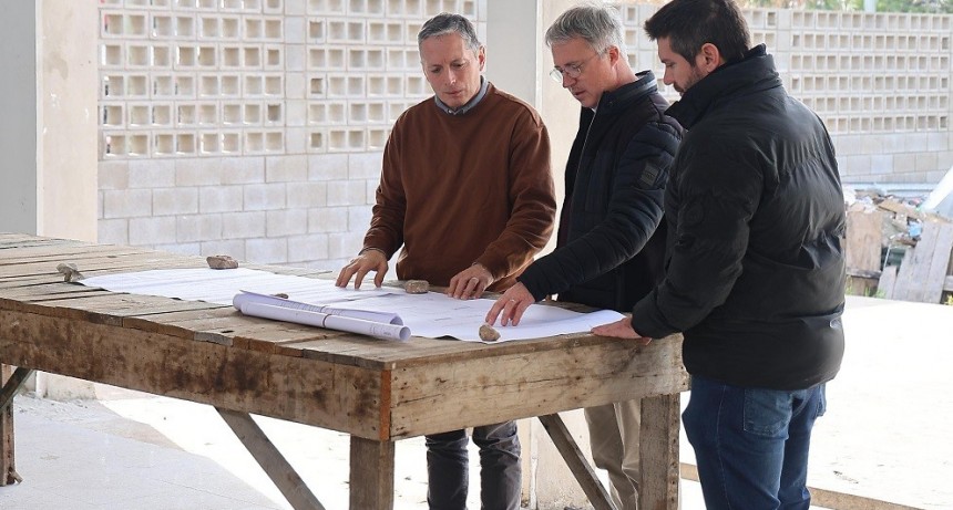 Fernando Gray supervisó la recta final de una nueva escuela primaria en Esteban Echeverría