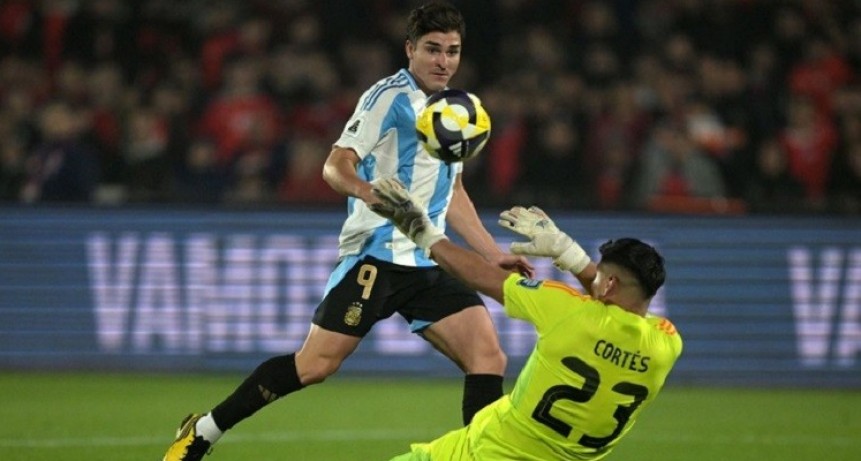Argentina le ganó a Chile y lo dejó al borde de la eliminación: golazo de Julián y debut histórico de Mastantuono