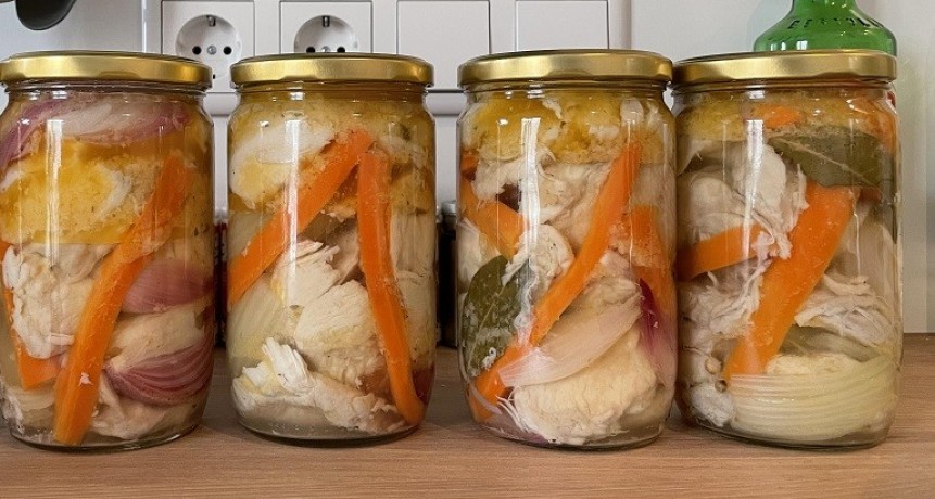  El secreto mejor guardado: Escabeche de pollo, sabor y tradición en un frasco