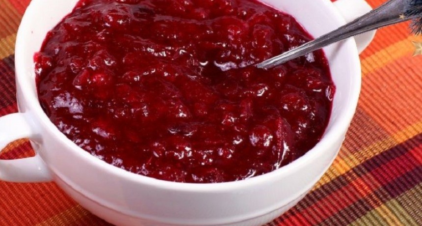 Una explosión de sabor: cómo hacer una deliciosa salsa de frutos rojos en casa