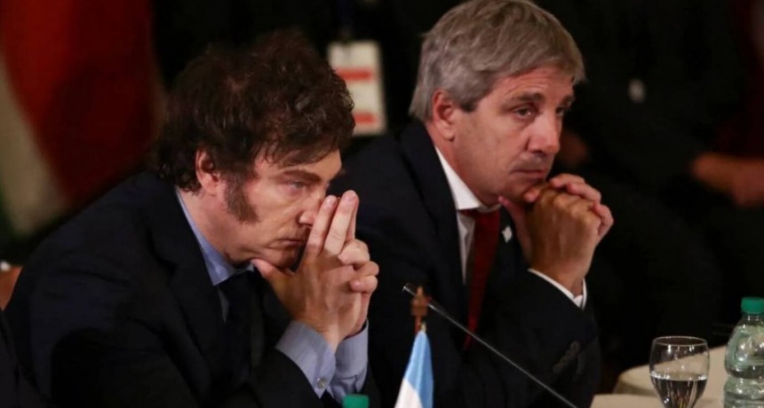 Crece la presión sobre el plan Milei: caída de la recaudación, déficit externo y riesgo país en alza