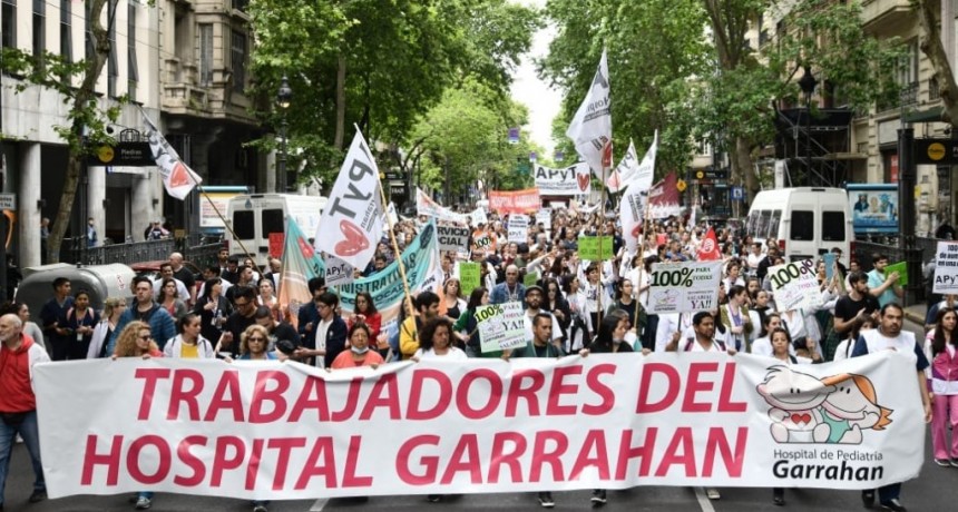 Trabajadores del Hospital Garrahan ratifican un paro de 48 horas y se movilizan al Congreso en reclamo salarial