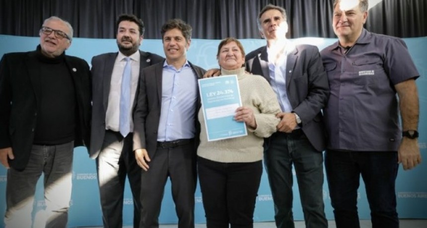 “Ahora somos dueños”: más de 200 familias del interior bonaerense recibieron las escrituras de sus viviendas