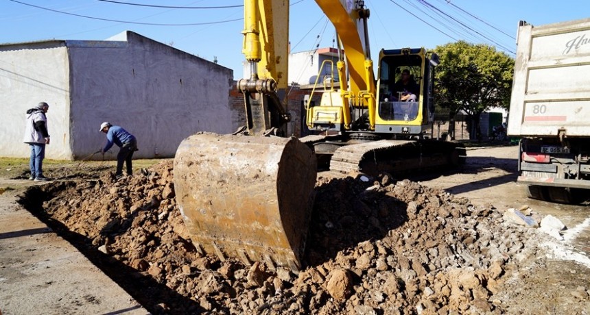 En medio del freno nacional, Merlo avanza: Menéndez inauguró una nueva obra de asfalto en Libertad
