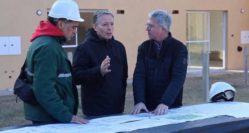 Fernando Gray supervisó en 9 de Abril el avance de un complejo habitacional para familias relocalizadas