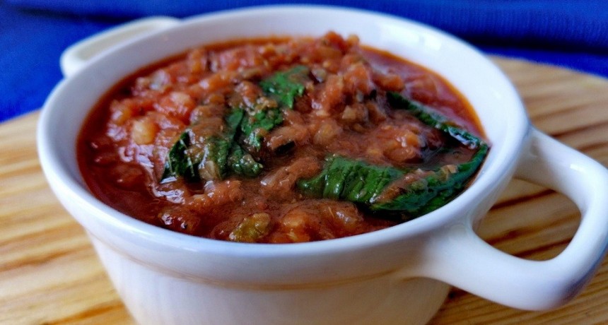 Salsa de anchoas, tomate y cebolla: sabor intenso para tus pastas y más