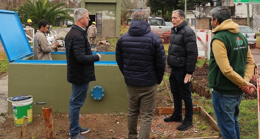 Monte Grande Sur: Gray supervisó obras clave para mejorar el agua potable en el barrio Policial