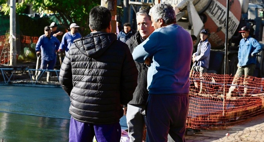 Monte Grande Sur: Fernando Gray recorrió una nueva obra de pavimentación en hormigón de alta resistencia