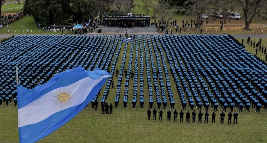 Más de 2.700 cadetes bonaerenses juraron fidelidad a la bandera en la Escuela Vucetich