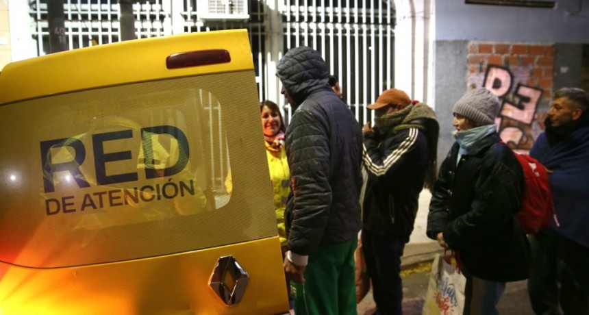 Ola de frío en CABA: si ves una persona en situación de calle, llamá al 108