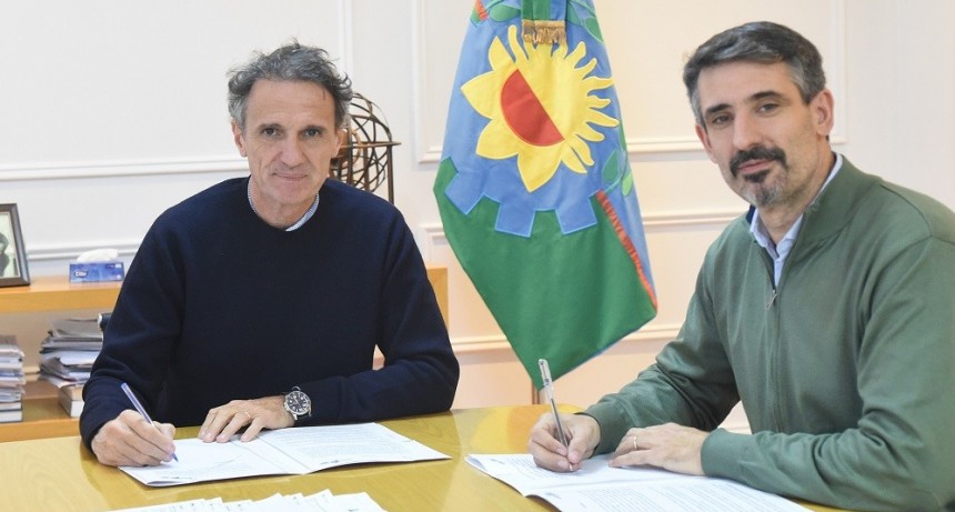 Avanza el Natatorio Municipal de Miramar: Ianantuony firmó el convenio para el inicio de obras