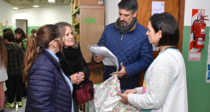 General Alvarado: el Municipio entrega guardapolvos y guantes en escuelas y jardines de infantes