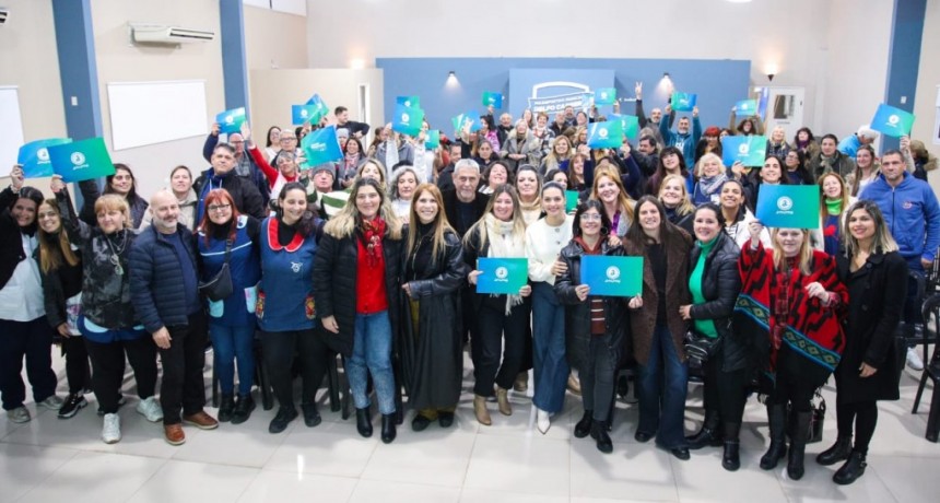 Ferraresi entregó subsidios por $208 millones a instituciones educativas de Avellaneda