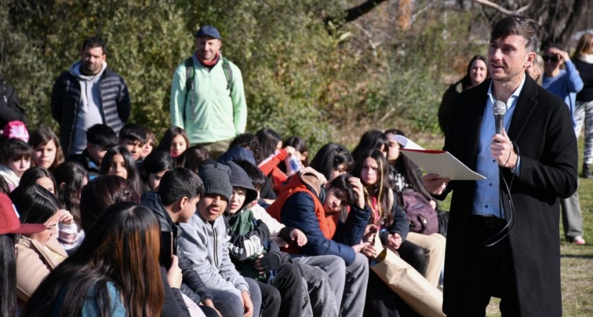 Compromiso con el planeta: 600 estudiantes juraron proteger el ambiente en El Palomar