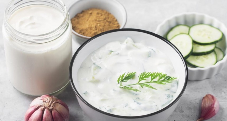 Salsa raita india: frescura especiada para platos picantes y más