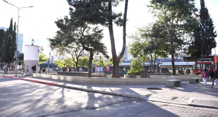 Morón recupera espacios clave: puesta en valor de la Plaza La Roche