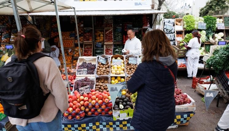 C&oacute;mo ahorrar en las compras diarias: las ferias porte&ntilde;as ampl&iacute;an ofertas y suman descuentos de hasta 30%